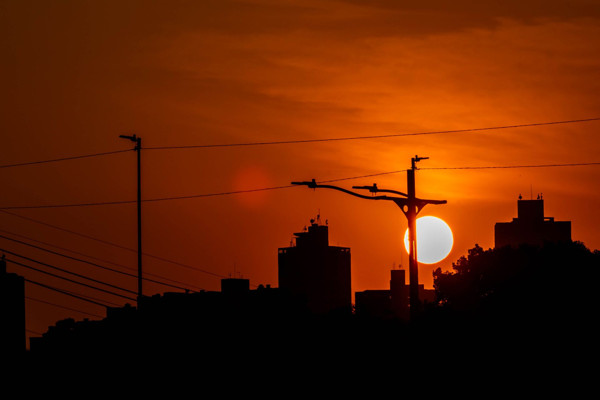 Descubre con enerBit cómo el fenómeno de El Niño puede afectar tu energía eléctrica.
