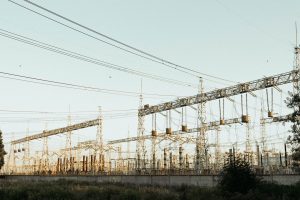 En enerBit te explicamos con claridad qué es el mercado regulado y no regulado de energía.