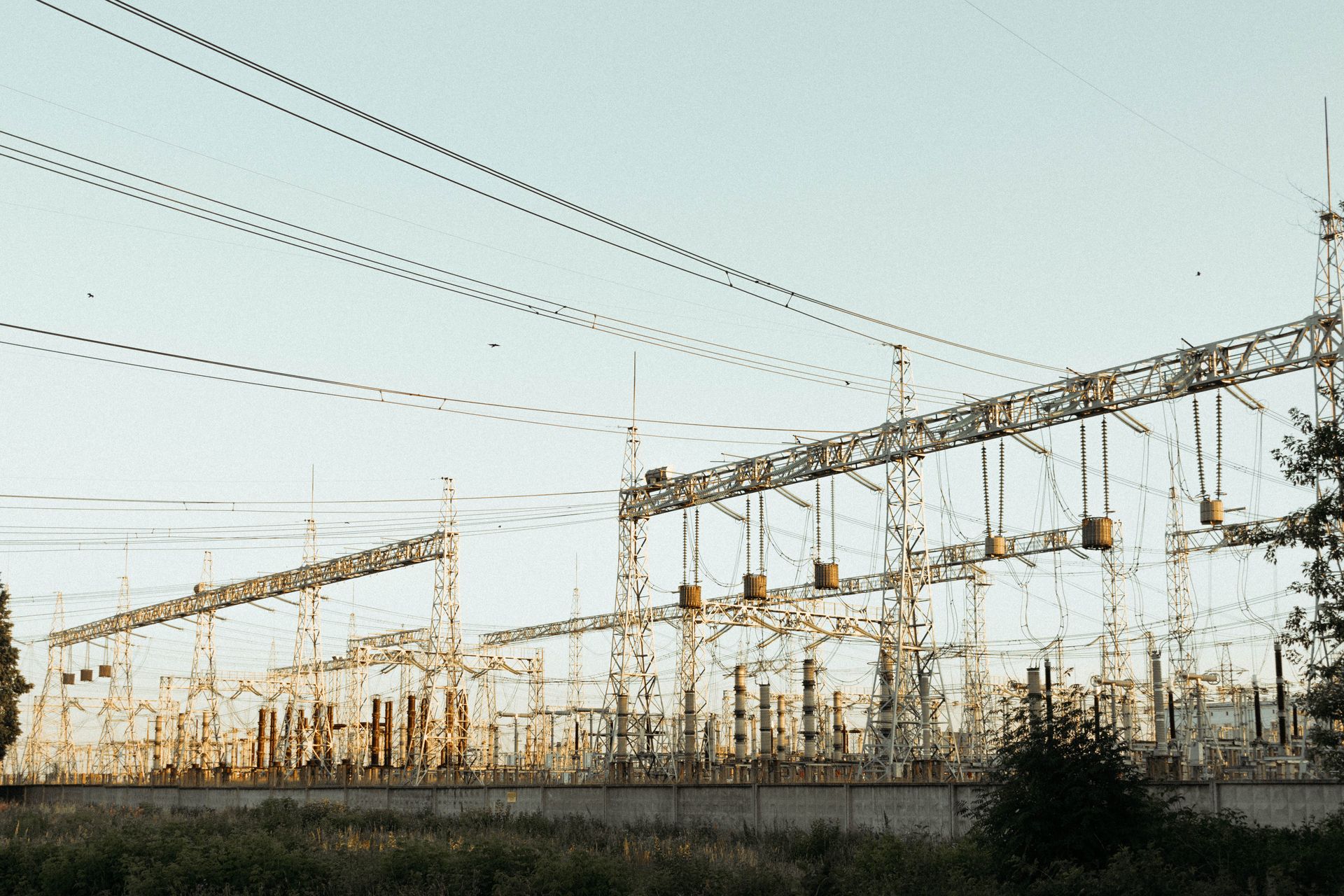 En enerBit te explicamos con claridad qué es el mercado regulado y no regulado de energía.