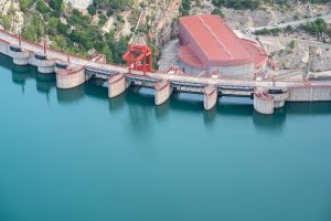 Descubre con enerBit cómo los niveles de los embalses en Colombia afecta la energía local.
